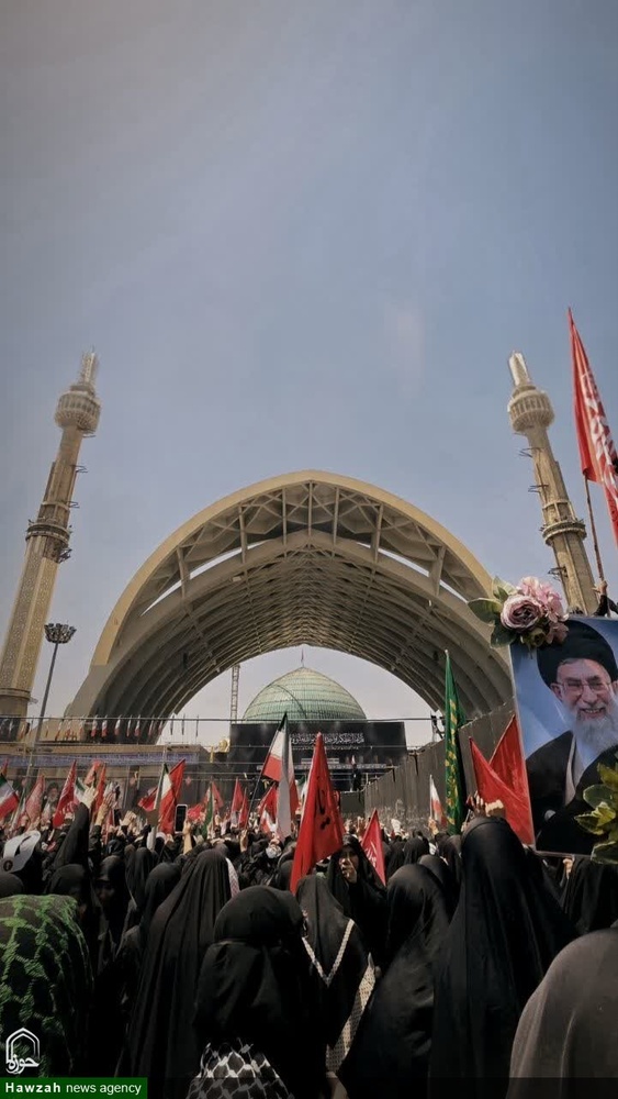 حضور بانوان طلبه شهرهای مختلف استان کرمان در مراسم تشییع رهبر شهید