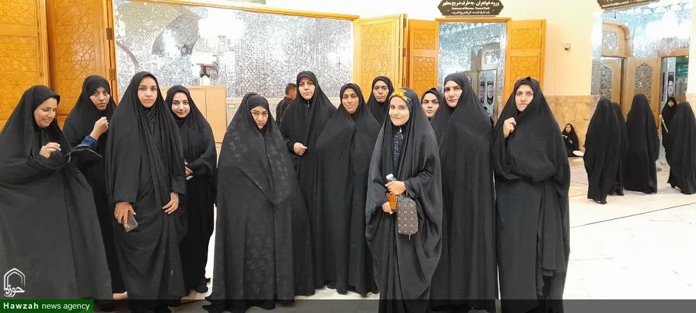 حضور بانوان طلبه شهرهای مختلف استان کرمان در مراسم تشییع رهبر شهید
