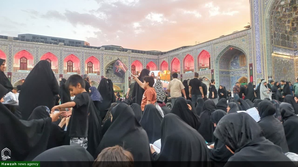 حضور بانوان طلبه شهرهای مختلف استان کرمان در مراسم تشییع رهبر شهید
