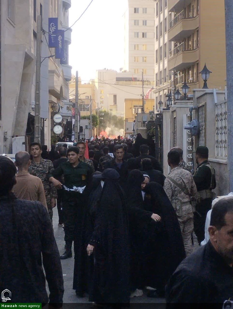 حضور بانوان طلبه شهرهای مختلف استان کرمان در مراسم تشییع رهبر شهید