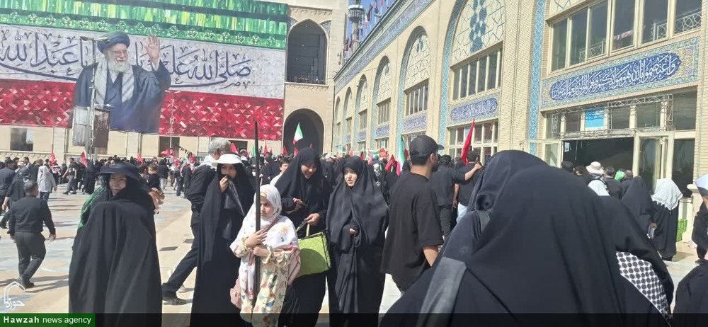 حضور بانوان طلبه شهرهای مختلف استان کرمان در مراسم تشییع رهبر شهید