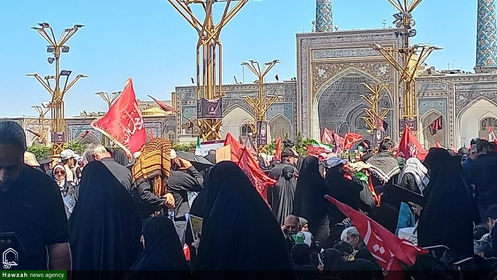 حضور بانوان طلبه شهرهای مختلف استان کرمان در مراسم تشییع رهبر شهید