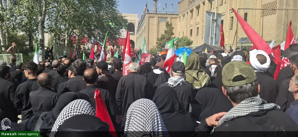 حضور بانوان طلبه شهرهای مختلف استان کرمان در مراسم تشییع رهبر شهید