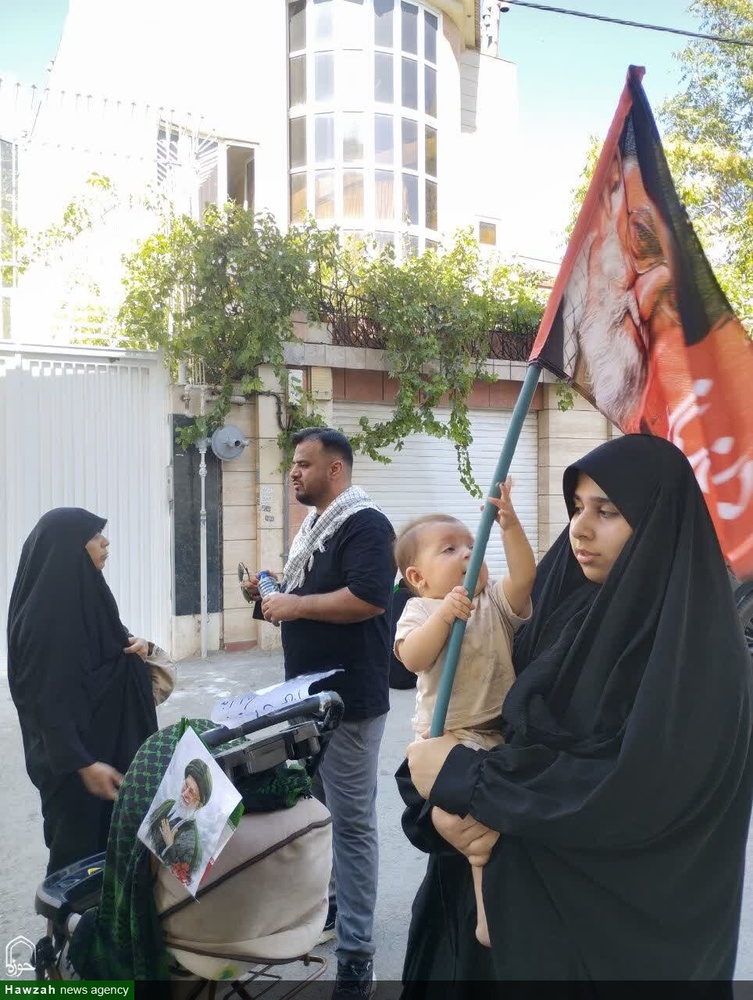 حضور بانوان طلبه شهرهای مختلف استان کرمان در مراسم تشییع رهبر شهید
