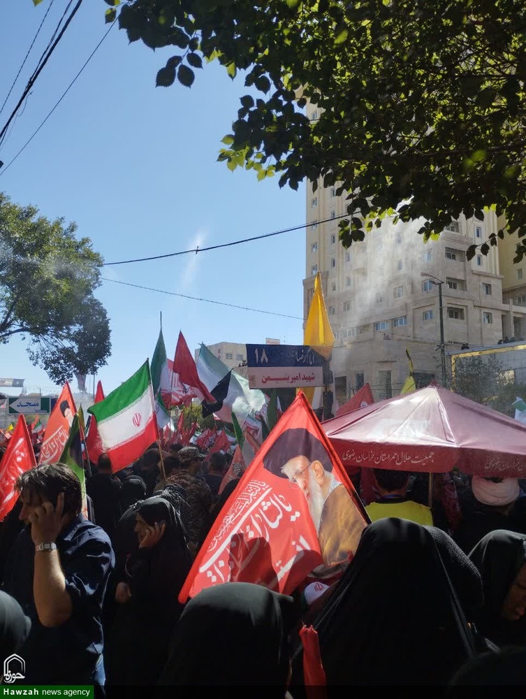 حضور بانوان طلبه شهرهای مختلف استان کرمان در مراسم تشییع رهبر شهید