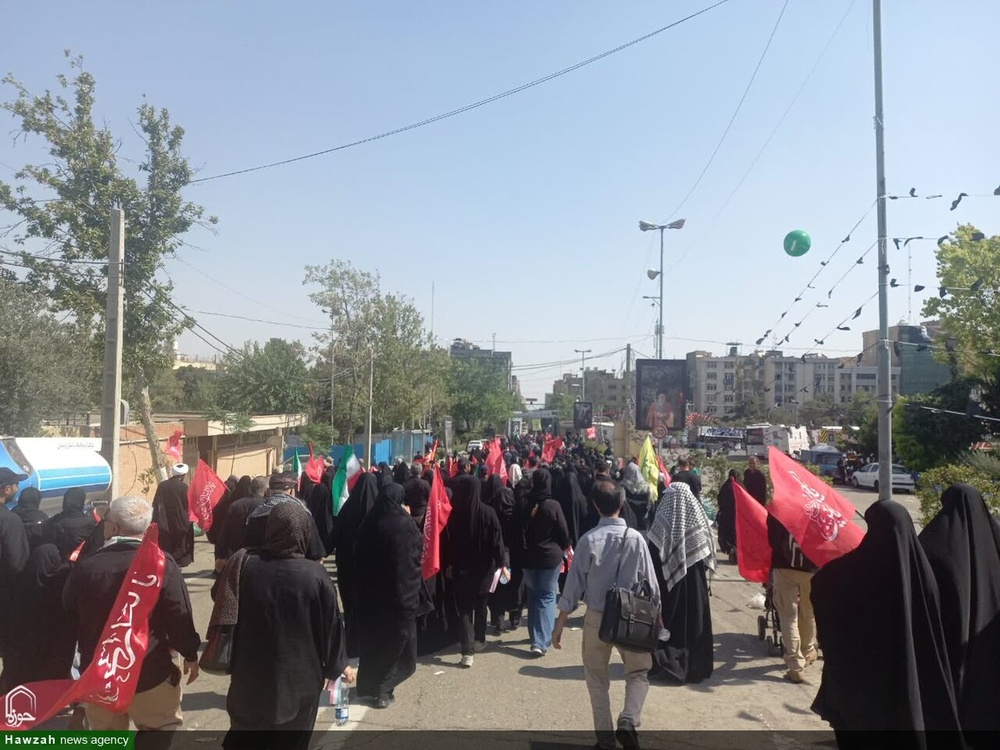 حضور بانوان طلبه شهرهای مختلف استان کرمان در مراسم تشییع رهبر شهید