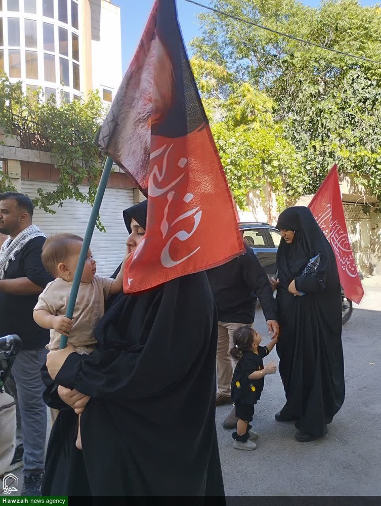 حضور بانوان طلبه شهرهای مختلف استان کرمان در مراسم تشییع رهبر شهید