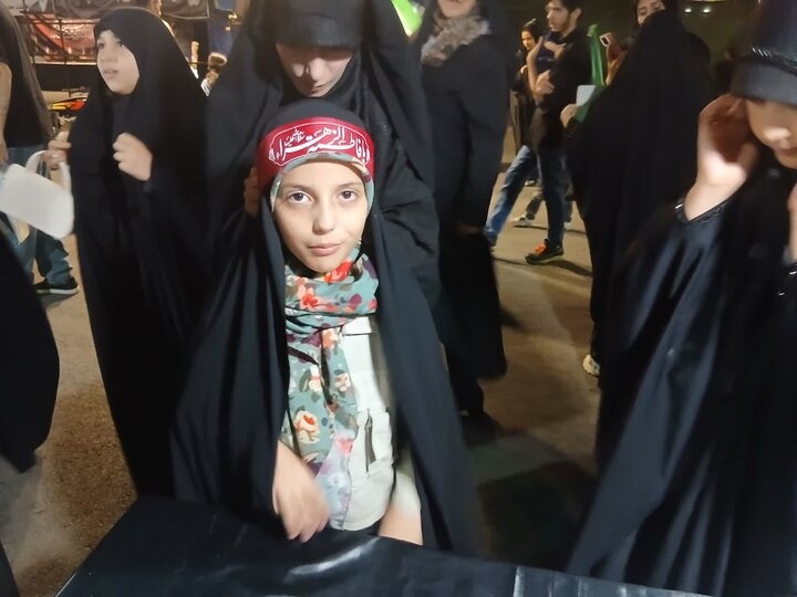 فعالیت طلاب مدرسه علمیه فاطمه‌الزهرا اراک در موکب شهید پاکپور
