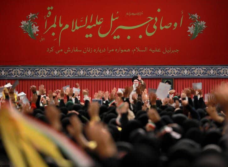 زن انقلابی در میان دو آتش تحجر و تجدد؛ روایتی از سکوت‌ها، کارشکنی‌ها و میراث رهبر شهید