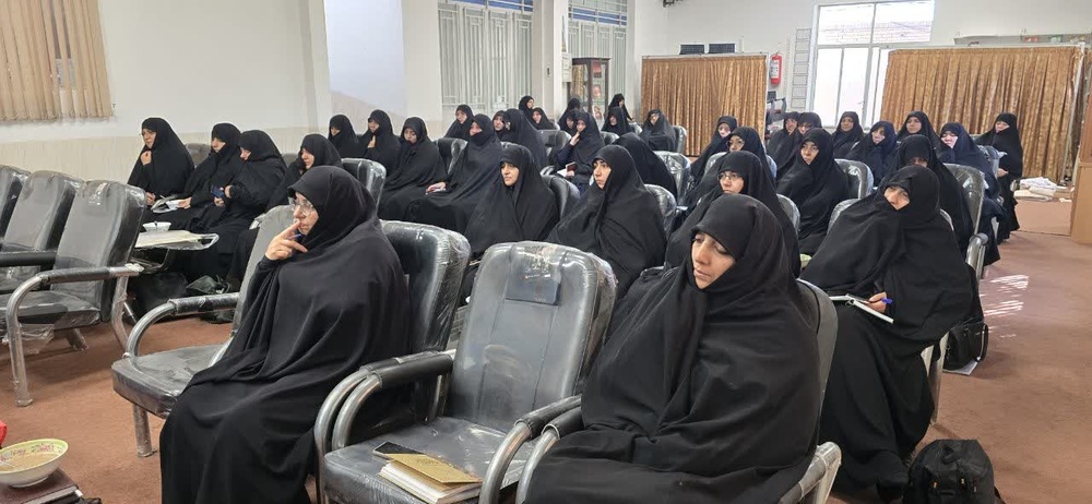 مدیر حوزه علمیه خواهران استان یزد، در نشست فصلی مدیران مدارس علمیه خواهران استان