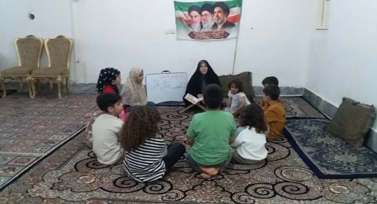 فعالیت تبلیغی طلاب لرستانی در محافل خانگی محلات شهر و روستا