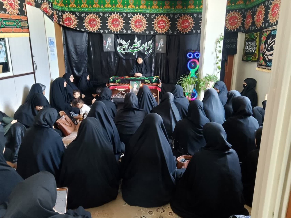 مراسم بزرگداشت رهبر مجاهد شهید در مدرسه علمیه الزهرا (س) قیامدشت برگزار شد