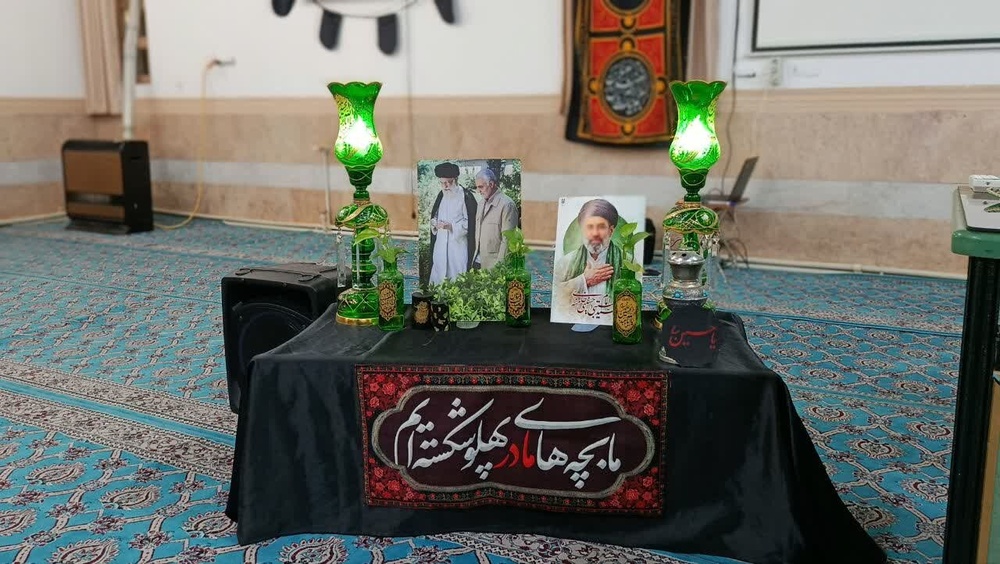 مراسم بزرگداشت قائد امت در مدرسه‌ علمیه‌ حضرت زینب(س) کرمان