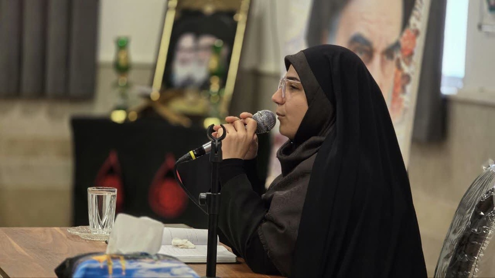 مراسم بزرگداشت قائد امت در مدرسه‌ علمیه‌ نرجسیه سیرجان