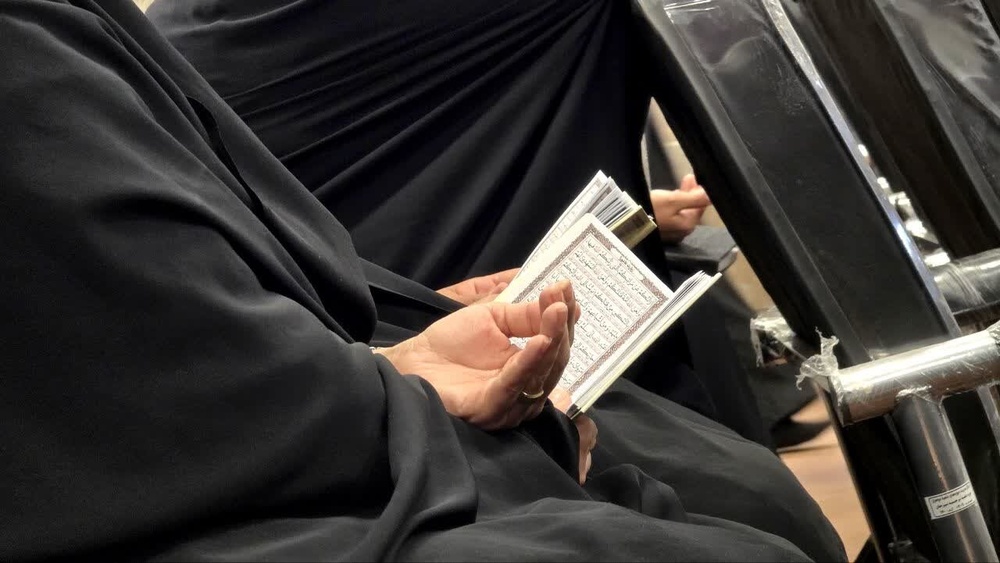 مراسم بزرگداشت قائد امت در مدرسه‌ علمیه‌ نرجسیه سیرجان