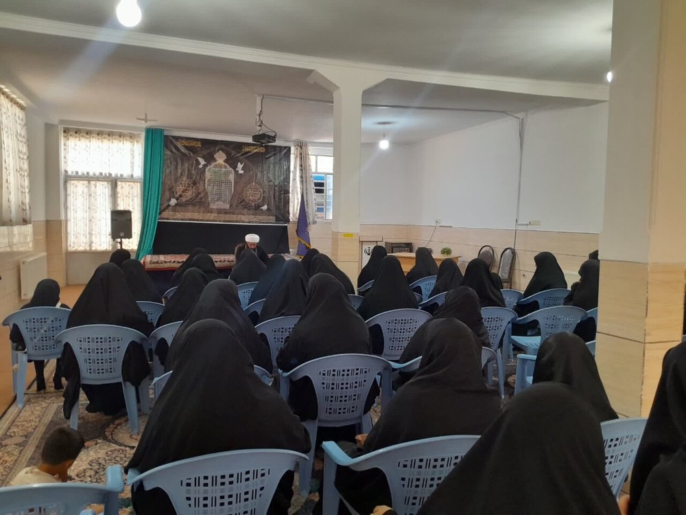 مراسم بزرگداشت قائد امت در مدرسه‌ علمیه ریحانه النبی (س) رفسنجان