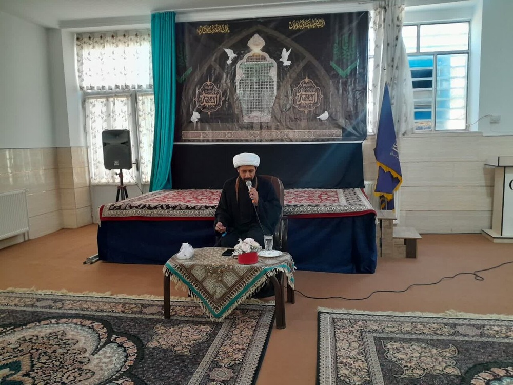 تصاویر/ مراسم بزرگداشت قائد امت در مدرسه‌ علمیه ریحانه النبی (س) رفسنجان