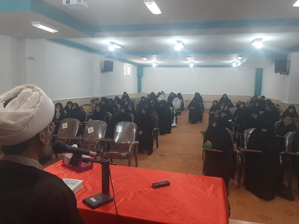 تأکید بر نقش نهج‌البلاغه در تربیت نسل مؤمن و تبیین صحیح فرهنگ عفاف