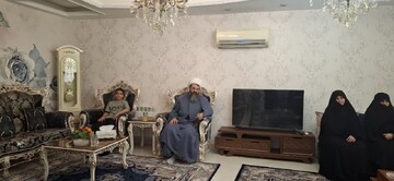 دیدار مدیر حوزه‌ علمیه خواهران استان مرکزی با خانواده شهید مدافع حرم سعید مجیدی