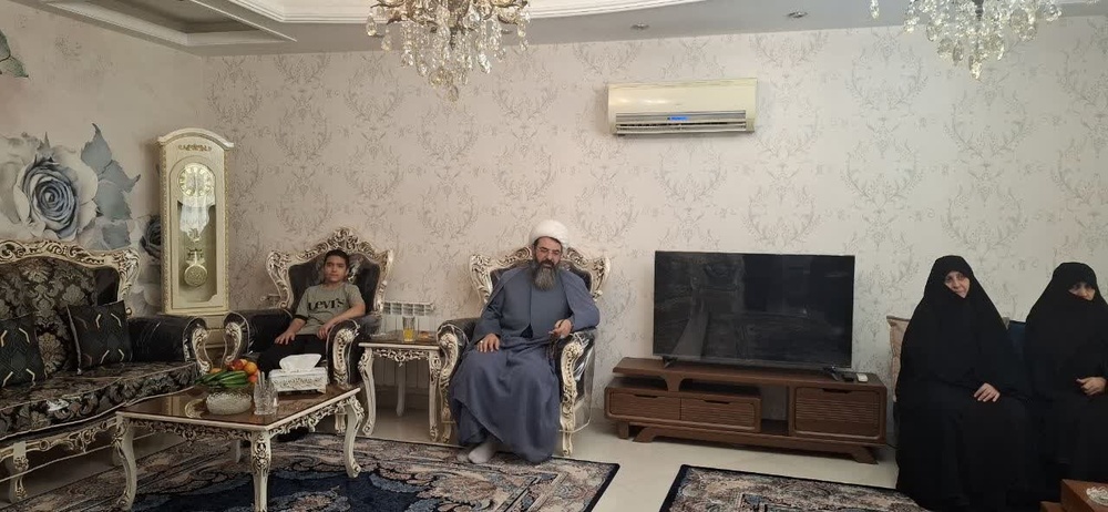 دیدار مدیر حوزه‌ علمیه خواهران استان مرکزی با خانواده شهید مدافع حرم سعید مجیدی