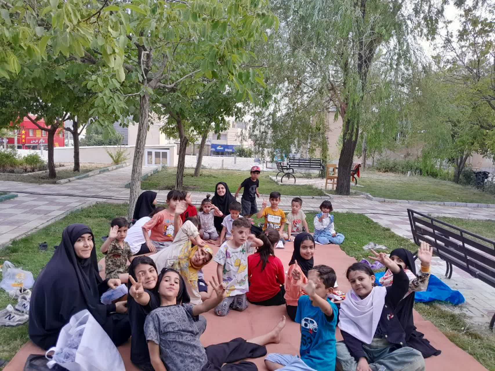 ابتکار فرهنگی طلاب فاطمیه الیگودرز در تبیین اندیشه‌های امام شهید برای خانواده‌ها