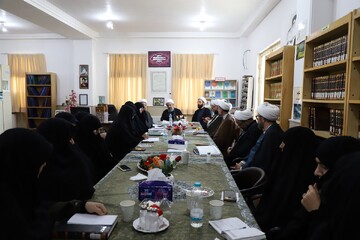 تصاویر/  حضور مدیر حوزه‌های علمیه خواهران کشور در مدارس علمیه خواهران استان اردبیل