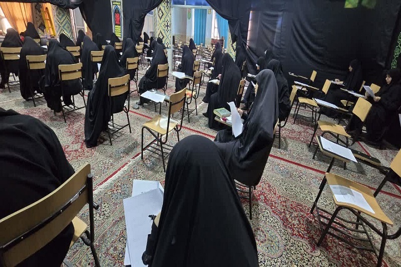 متقاضیان تدریس سطح ۲ حوزه علمیه خواهران در آزمون جذب شرکت کردند
