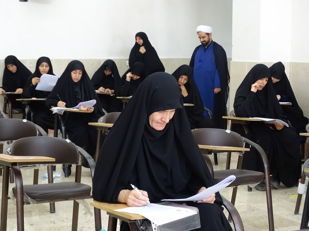 گرارش تصویری از برگزاری آزمون کتبی جذب استاد مقطع سطح ۲ حوزه‌های علمیه خواهران در استان اصفهان