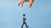 والدین هلیکوپتری نباشیم