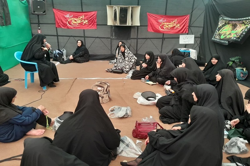 روایتگری و بازی‌های تربیتی برای کودکان زائر اربعین در موکب چادرملو اردکان