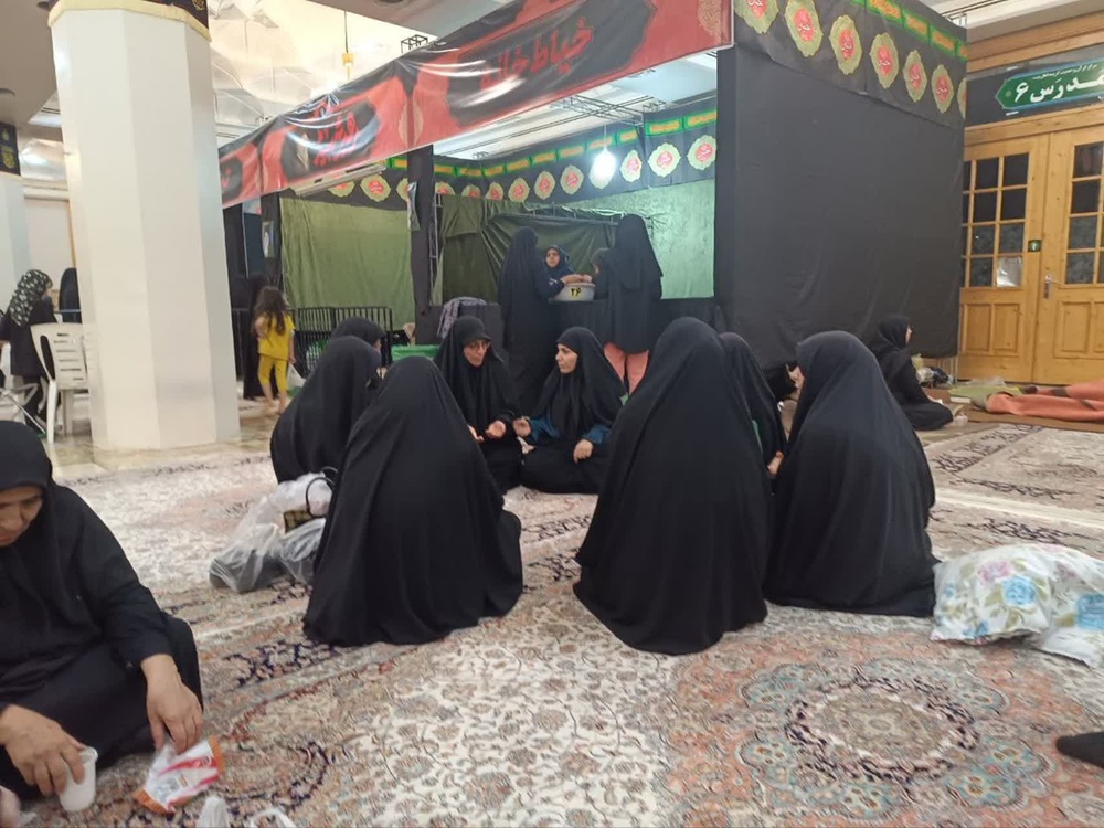 هر قدم، یک سلام؛ جلوه‌های خدمت طلاب مدرسه علمیه کریمه اهل‌بیت علیهاالسلام در موکب عمود یک حرم مطهر