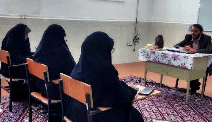 بررسی آسیب‌ها و چالش‌های فکری ایجاد شده در ایران ازقبل انقلاب تاکنون