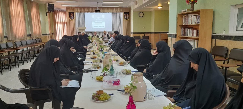 تأکید مدیر حوزه علمیه خواهران استان سمنان بر بازنگری سرفصل‌های آموزشی و توجه ویژه به تهذیب طلاب
