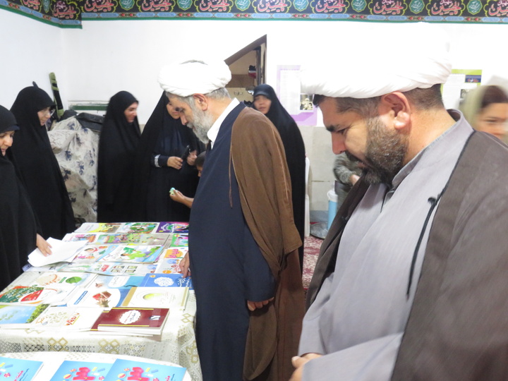 بازدید مدیرحوزه علمیه خواهران استان ومسئول بسیج طلاب استان قزوین ازنمایشگاه فرهنگی، تبلیغی حوزه علمیه کوثرقزوین