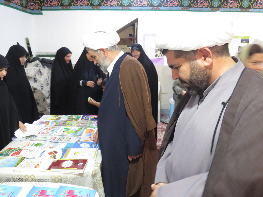 بازدید مدیرحوزه علمیه خواهران استان ومسئول بسیج طلاب استان قزوین ازنمایشگاه فرهنگی، تبلیغی حوزه علمیه کوثرقزوین