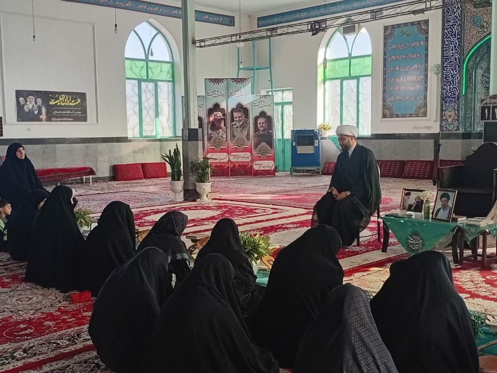 برگزاری مراسم بزرگداشت چهلمین روز تشییع قائد امت در مدرسه علمیه فاطمیه شهرستان الیگودرز