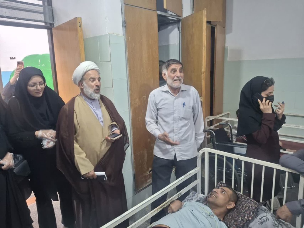 دیدار مدیر مدرسه علمیه فاطمه‌الزهرا سلام‌الله‌علیها جنت‌شهر و جمعی از مسئولان با افراد دارای معلولیت
