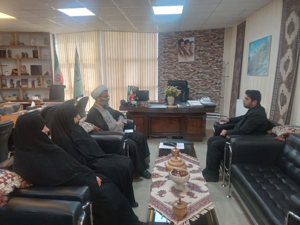 برگزاری نشست هماندیشی همایش ملی «بانوی کُرد» با مدیرکل میراثفرهنگی، گردشگری و صنایعدستی کردستان