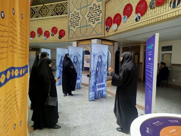 بازدید مسئولان قرارگاه نوجوانان اداره کل تبلیغات اسلامی استان قم از نمایشگاه «بانوی ایرانی»