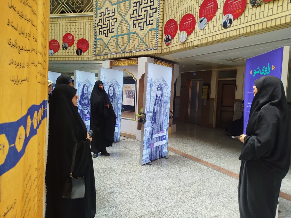 بازدید مسئولان قرارگاه نوجوانان اداره کل تبلیغات اسلامی استان قم از نمایشگاه «بانوی ایرانی»