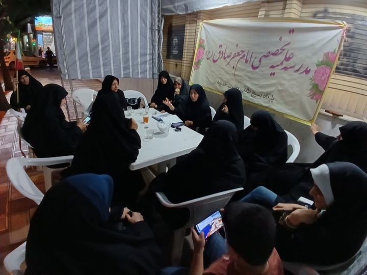 نشست علمی با عنوان‌ توطئه دشمنان و بصیرت داشتن در مقابله با نفوذ دشمن و با محوریت سوره مبارکه کافرون