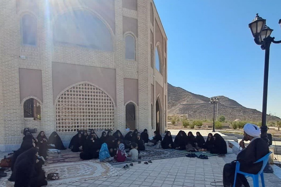 تبیین فرهنگ انتظار در اردوی معرفتی بانوان حوزوی اردکان