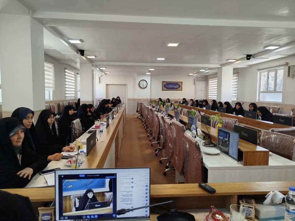 برگزاری نشست هم‌اندیشی معاون فرهنگی ـ تبلیغی حوزه‌های علمیه خواهران با مبلغان و بانوان نخبه اصفهان