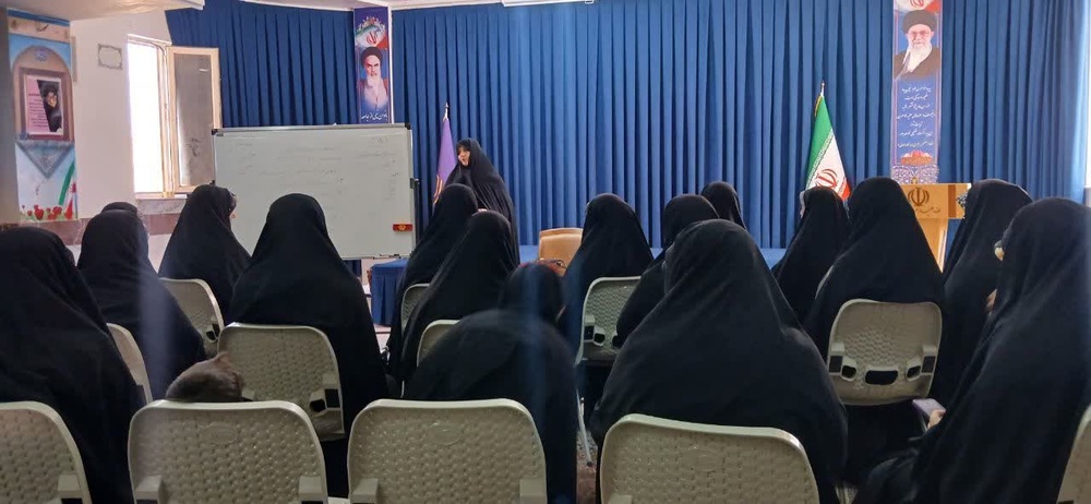 نشست تخصصی بانوی طلبه؛ نگهبان ارزشها در قروه برگزار شد