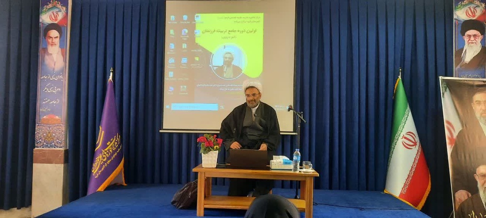 برگزاری اولین دوره جامع تربیت فرزند در مدرسه علمیه قروه