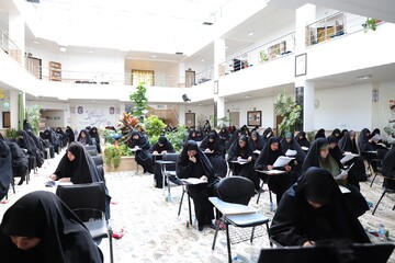 تصاویر/ بازدید حجت الاسلام والمسلمین علیزاده از آزمون ورودی حوزه های علمیه خواهران