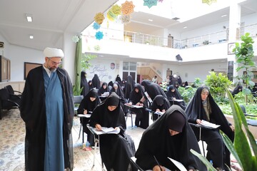 تصاویر/ بازدید حجت الاسلام والمسلمین علیزاده از آزمون ورودی حوزه های علمیه خواهران