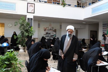 تصاویر/ بازدید حجت الاسلام والمسلمین علیزاده از آزمون ورودی حوزه های علمیه خواهران