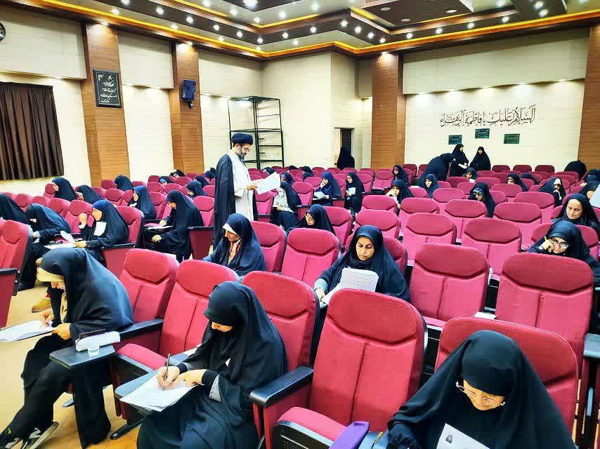برگزاری آزمون ورودی مقاطع تکمیلی مدرسه علمیه تخصصی جامعه‌النور شیراز با حضور بیش از ۸۰ داوطلب