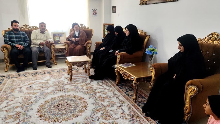 شهیدان؛ ناظران و حافظان حقیقی نظام اسلامی هستند / تجلیل مدیریت حوزه‌های علمیه خواهران لرستان از خانواده سردار شهید کیومرث حسینی‌نژاد
